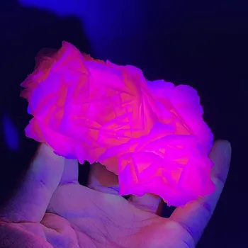 100% Натуральный белый чешуйчатый флуоресцентный кальцит (Флуоресцентный эффект розовый) грубый образец кристалла кварца драгоценный камень