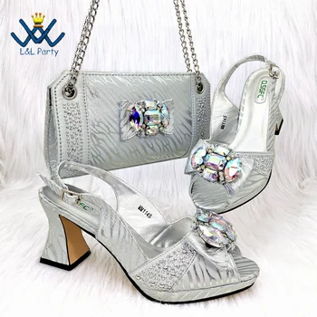 2023 Высококачественная итальянская женская обувь и сумка нового дизайна в серебряном цвете, женские туфли-лодочки в африканском стиле для свадьбы